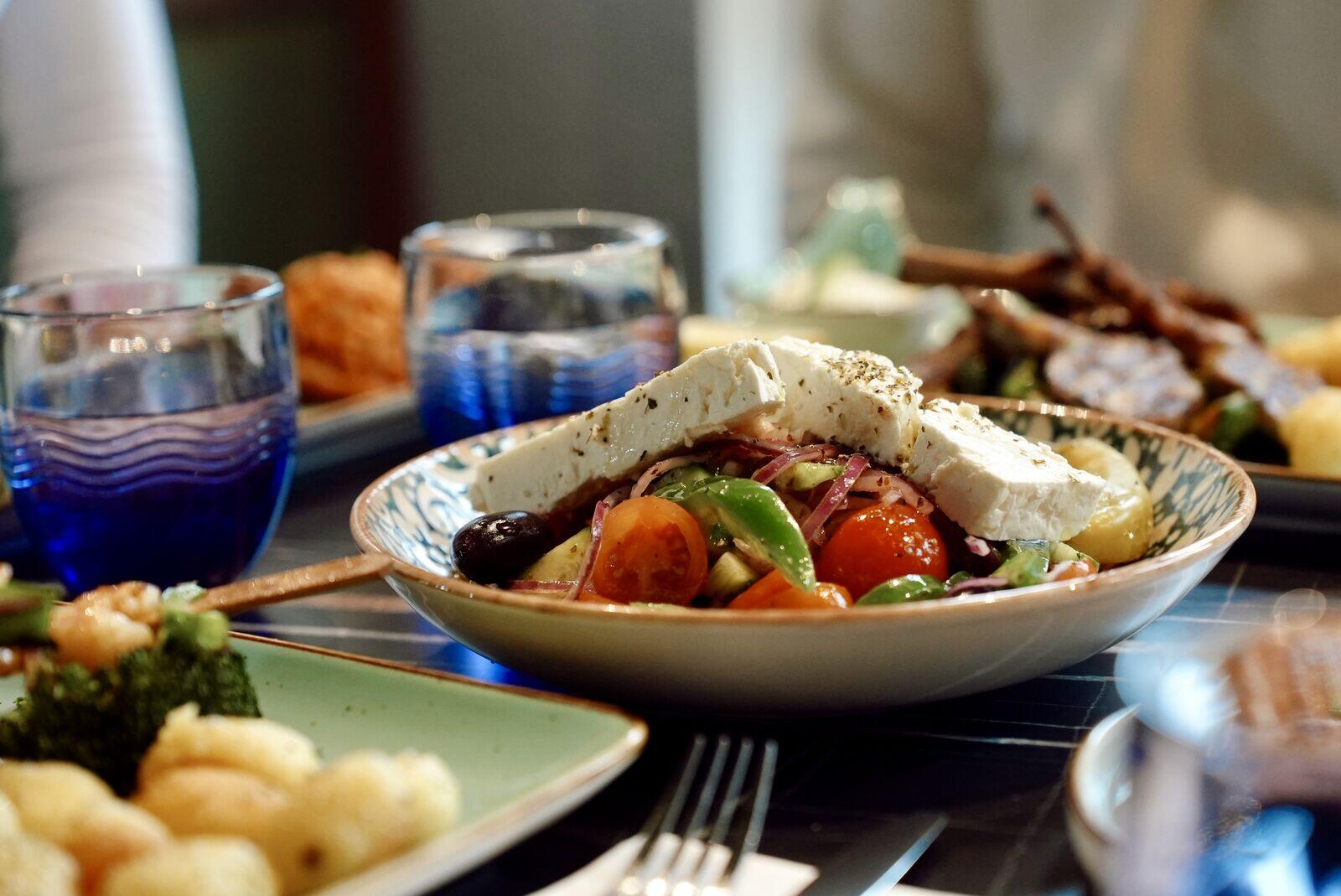Mediterrane Bowl mit Feta